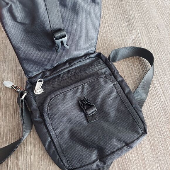 Ebags Black Crossbody Messenger Bag - Picture 3 of 7